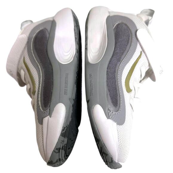 Nike IsoFly Sneakers "White / Metallic Gold" FN4384-100 Little Kid 12.5 | NEW 🎁 - Picture 4 of 8